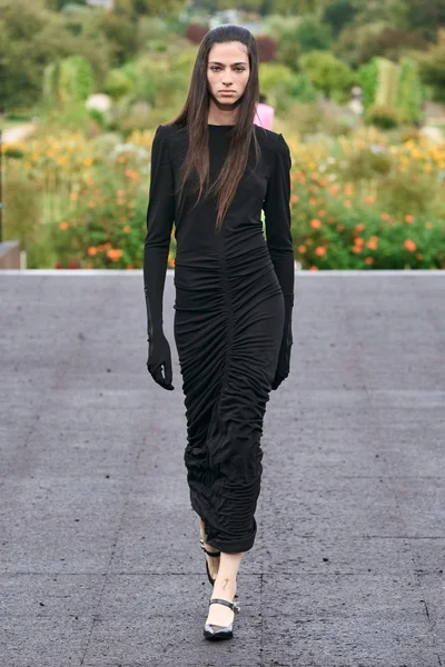 Look 1